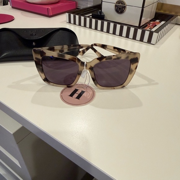 Diff Eyewear Accessories - Stylish Tortoise Shell Sunglasses